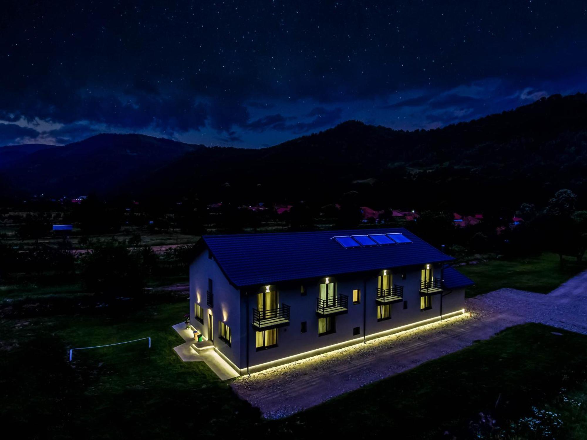 Hotel Transalpina Retreat Novaci-Străini Exterior foto